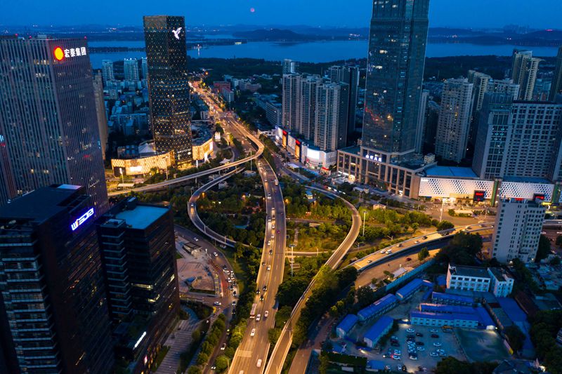 月上东湖，点亮岳家嘴