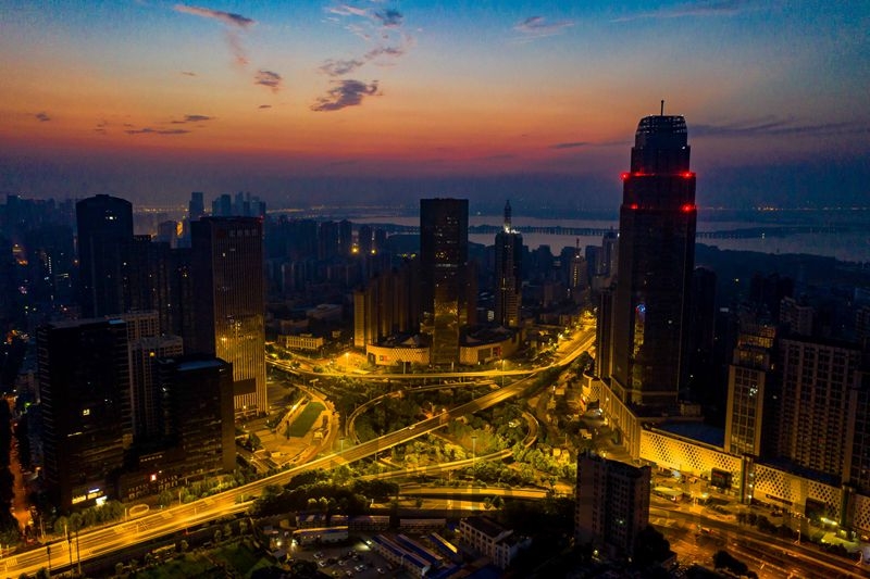 破晓，黎明前的岳家嘴