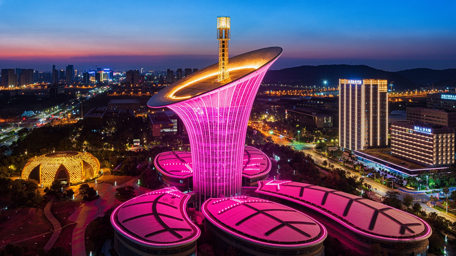武汉新地标-马蹄莲仿生建筑