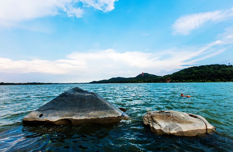 蓝天碧水东湖美