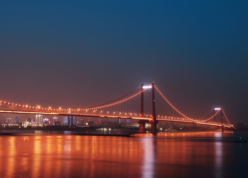 夜晚的鹦鹉洲长江大桥