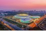 武汉五环体育中心，2019年8月摄于武汉五环体育中心，落日时分，晚霞辉映体育馆，美丽而壮观。张传明摄影