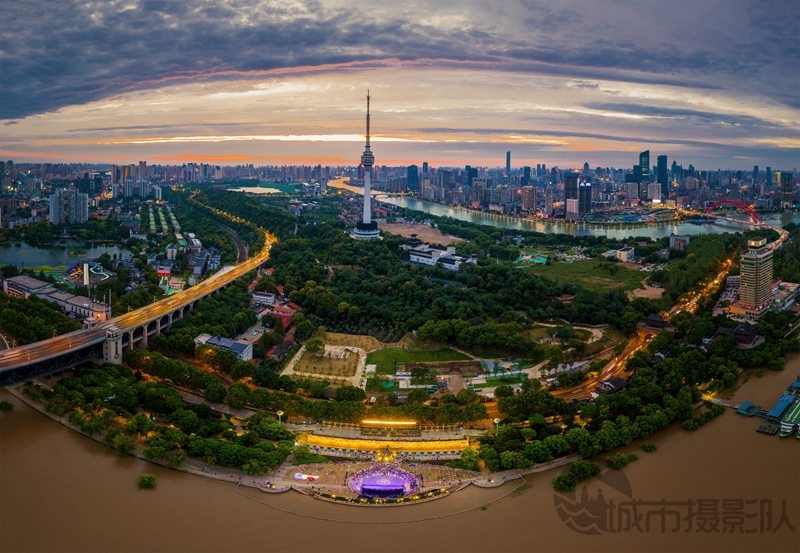 蛇山脚下-拍摄于汉阳蛇山