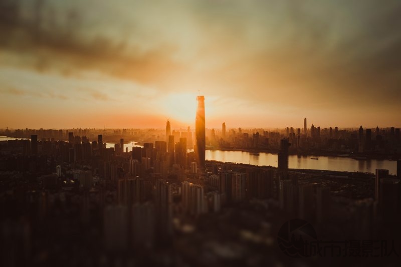 夕阳中的城市