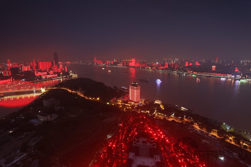 两江四岸中国红