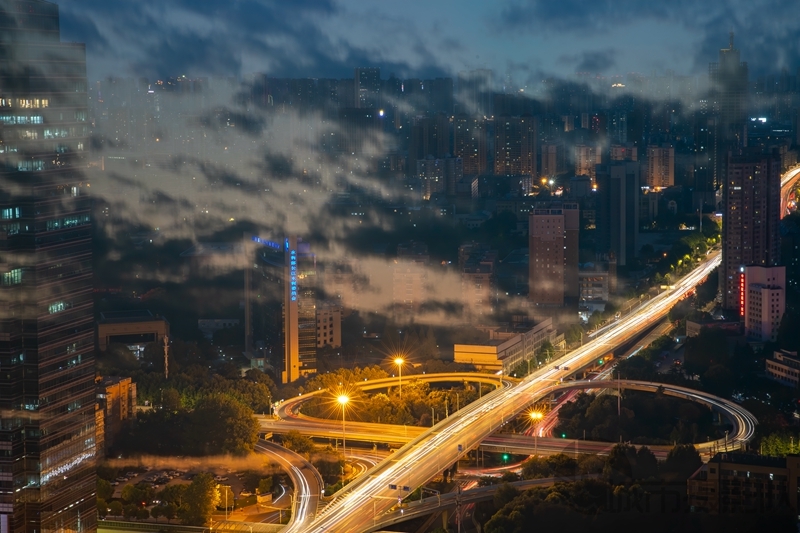 暴风雨后的蝶形桥