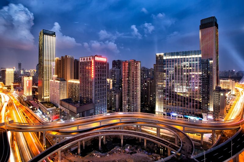 横穿都市的立交桥