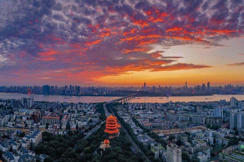 宏与红（黄鹤楼）