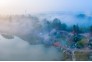 3月12日，清晨的东湖樱花园被晨雾笼罩，平添了几分神秘和美丽。