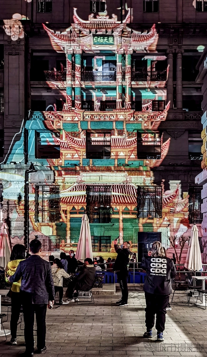 江汉路“夜樱”引游客无数
