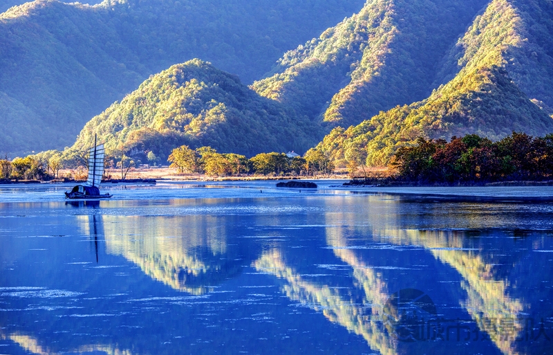 神农架大九湖晨雾缭绕如诗如画