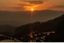 位于湖北省蕲春县檀林镇雾云山村雷公岩雾云山梯田，群山环绕，天地合一，可追溯到唐朝年间。
