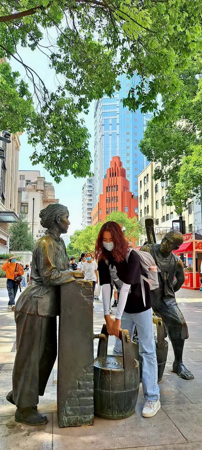 江汉路步行街雕塑浓郁的汉文化