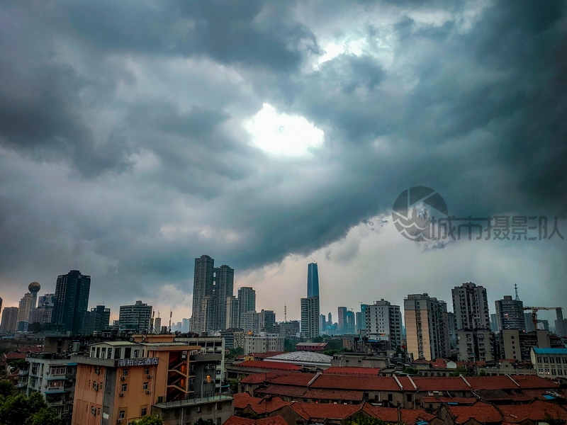 南京路的天空