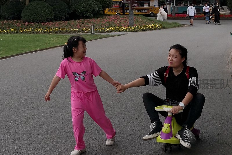 我来牵着妈妈走