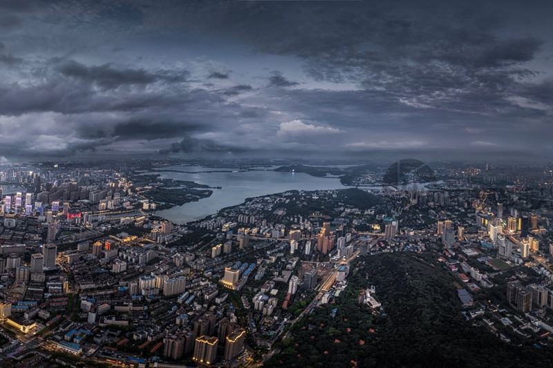 雨后江城
