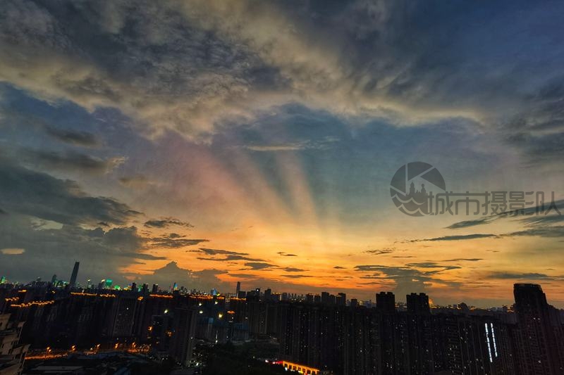 天边的晚霞