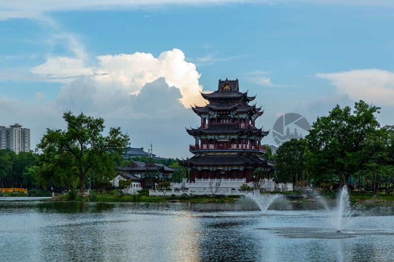 云潮汹涌