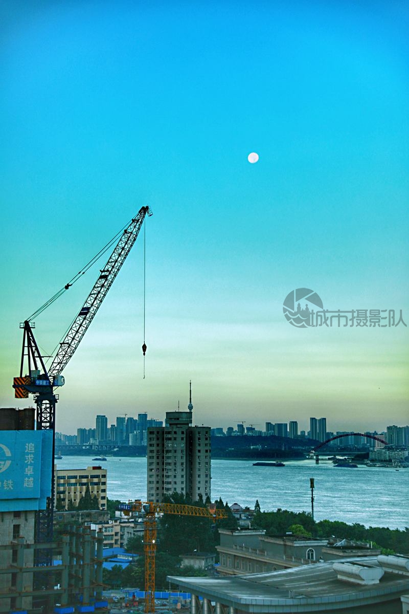 早上的月亮
