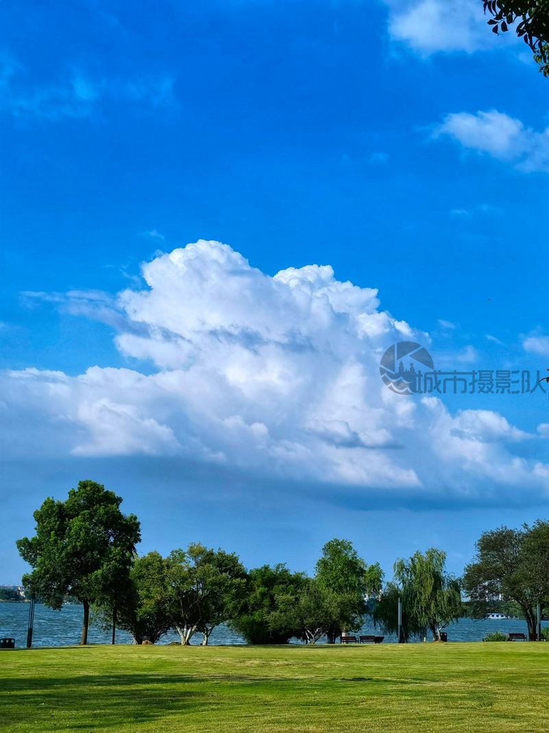 东湖绿道上空