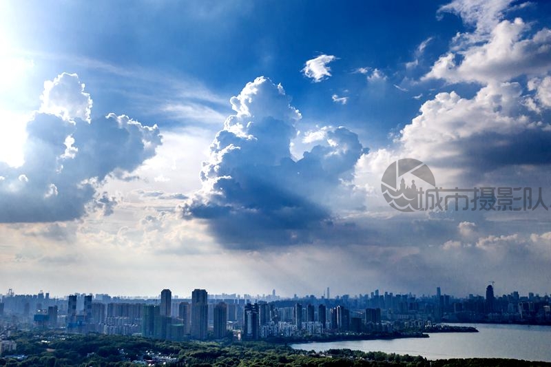 南湖上空的积云