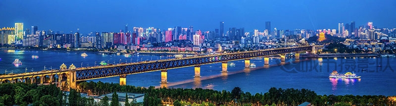 蓝调时分的长江大桥