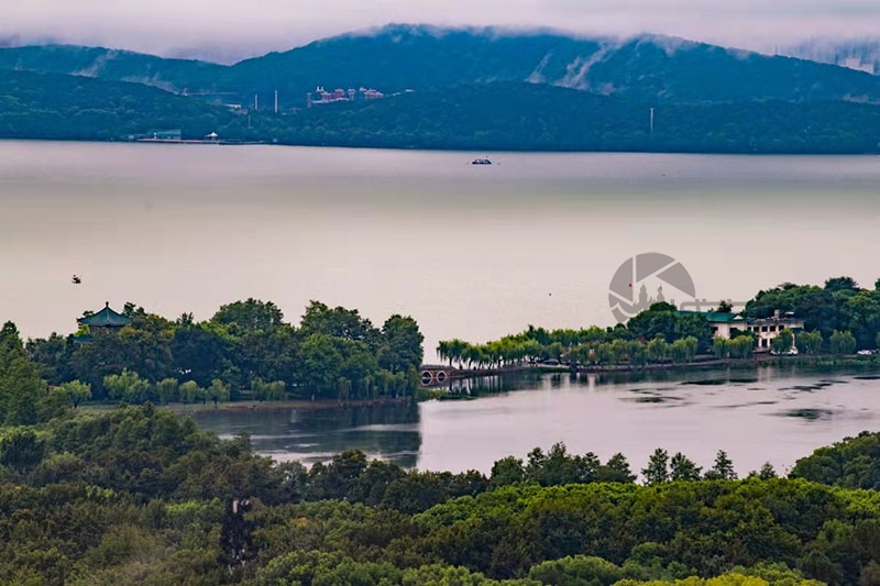 雨中东湖
