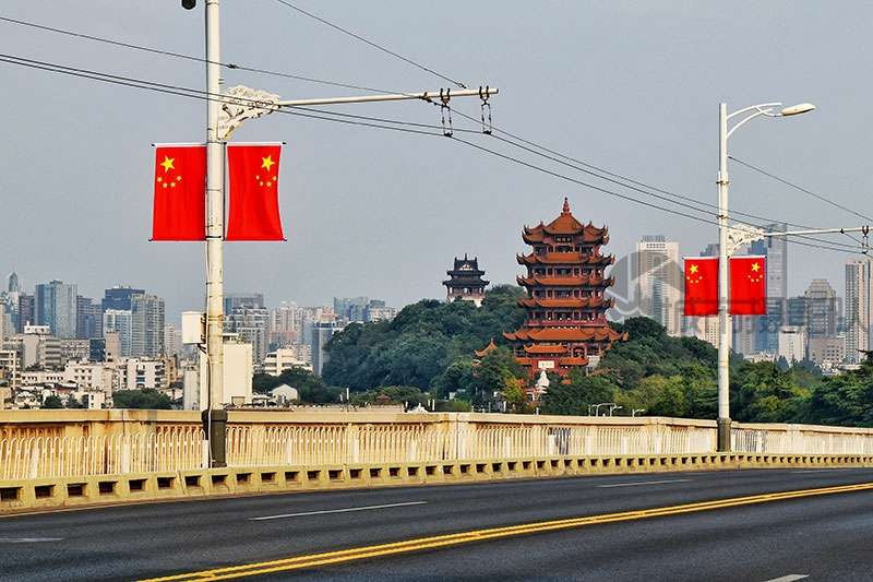 国庆节站在长江大桥看黄鹤楼