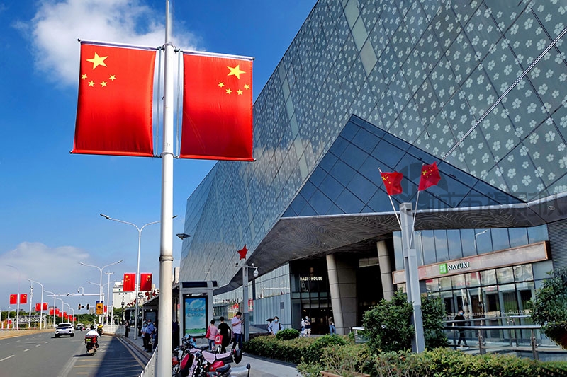 节日到来的光谷大街