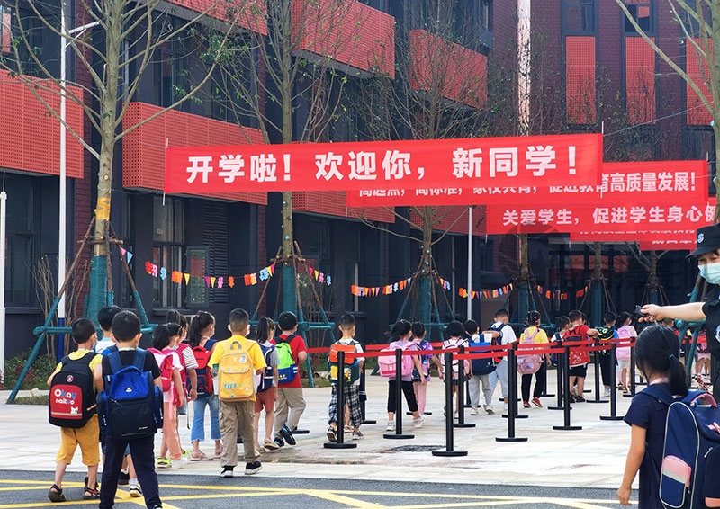东西湖区黄狮海学校