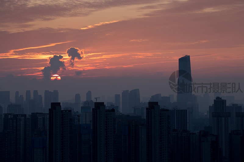 江城日出时