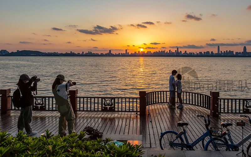 东湖看夕阳