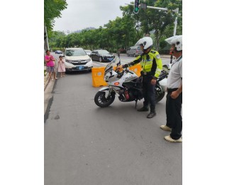 考生开考前发现身份证拿错了，江夏交警8分钟“冲刺”送达