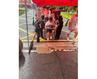 江夏民警暖心服务，高考三天接力护送骨折考生进出考场