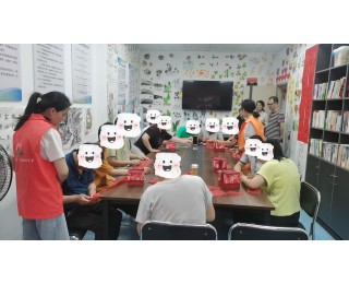 纸韵传情点亮康复之光，阳逻街残疾人阳光驿站举行礼盒红灯笼创意制作活动