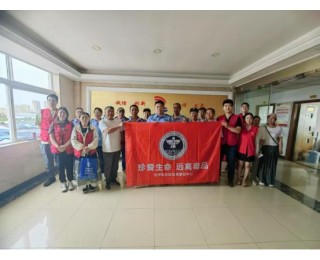 禁毒宣传进市场，筑牢安全防护网