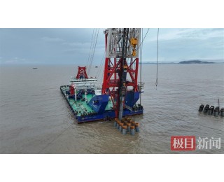 世界最长高速铁路桥海中引桥钢管桩完成沉放
