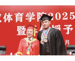 武汉40万大学生迎“最后一课”