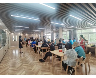 武汉宁康园社区“小哥食堂”暖胃又暖心，清凉关怀情系户外劳动者