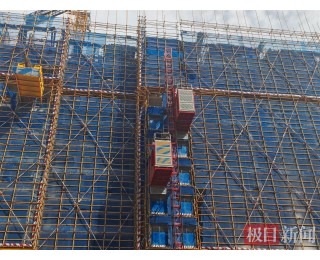 武汉一工地引进无人智慧升降机，工人上下像在居民楼乘电梯般方便