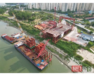 江汉十桥上部结构顶推施工启动，将有效优化武汉市过江交通格局
