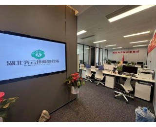 极目帮办 | 七旬老人网上联系律师打官司，1.4万元打水漂，硚口区司法局：该所已被停业整顿