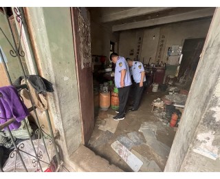 新洲区端掉一个黑气点，报废气瓶竟占了一大半