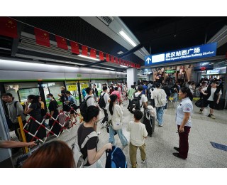 今晚，武汉地铁4号线延时运营，接到汉乘客返程