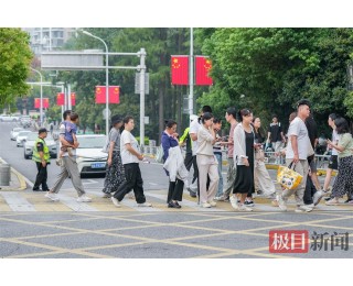 国庆我在岗丨机械犬+警犬“搭档”巡逻，科技护航为东湖绿道添新意