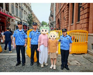 女童来汉游玩时与家人走散，江岸城管协管队员暖心帮助她与妈妈团聚
