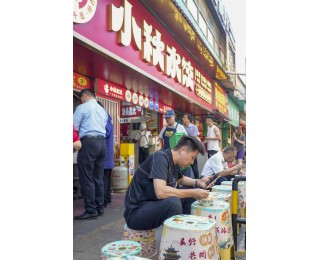 武昌一家网红餐饮店改用天然气，老板娘：游客和市民来消费会更安全