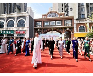 江汉“百人旗袍秀”庆重阳节，烟火市集享生活