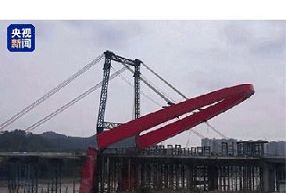 四川嘉陵江上这场“空中转身”刷新世界纪录