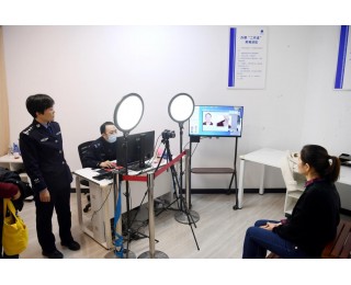 武汉江岸公安开设夜间办证服务，满足群众“八小时外”的办证需求